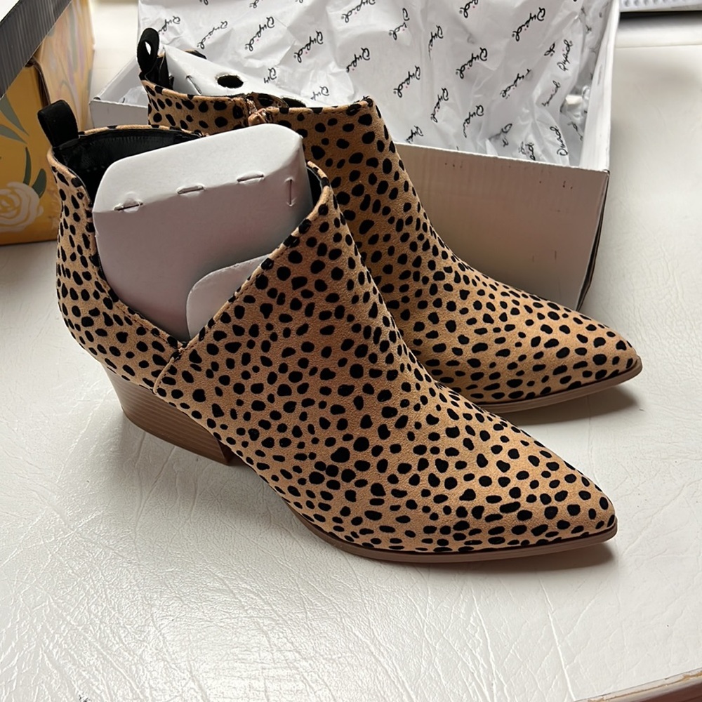 Tan/Black Leopard Suede Booties - Picture 5 of 6